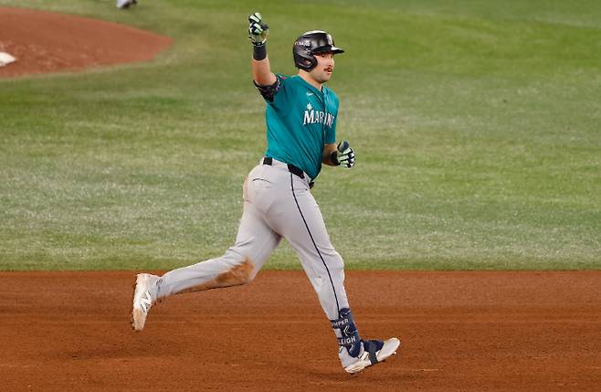 동점 솔로포를 때린 칼 롤리. 연합뉴스