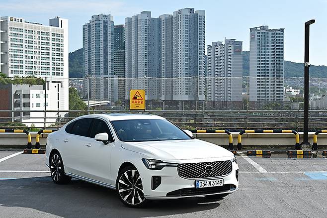 볼보 S90 B5 AWD 울트라. 사진: 김학수 기자