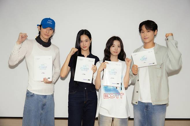 이수혁 이수현 신시아 이도현 / 사진=넷플릭스