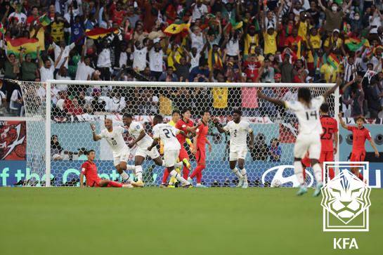 가나 선수들이 2022 국제축구연맹(FIFA) 카타르월드컵 조별리그에서 한국을 상대로 득점 후 기뻐하고 있다. /사진=대한축구협회(KFA) 제공