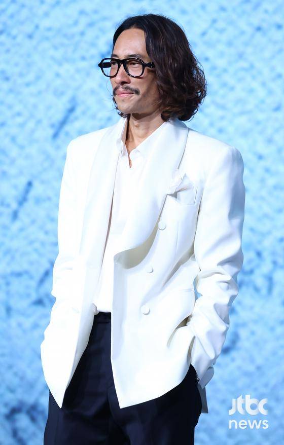 14일 오전 서울 JW매리어트 동대문 스퀘어에서 넷플릭스 오리지널 영화 '굿뉴스' 제작보고회가 열렸다. 변성현 감독, 배우 설경구, 홍경, 류승범이 참석했다. 박세완 엔터뉴스팀 기자 park.sewan@jtbc.co.kr