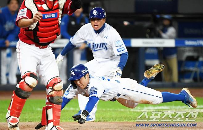 얼마나 간절했으면 홈을 향해 김지찬과 함께 달린 이종욱 코치.