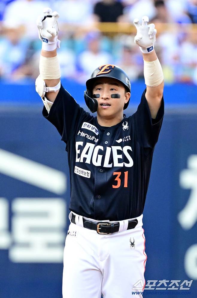 6일 대구 삼성라이온즈파크에서 열린 한화와 삼성의 경기, 2회초 무사 만루 한화 손아섭이 2타점 2루타를 치고 기뻐하고 있다. 대구=허상욱 기자wook@sportschosun.com/2025.09.06/