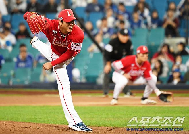 14일 대구 라이온즈파크에서 열린 삼성과 SSG의 준PO 4차전. SSG 김광현이 역투하고 있다. 대구=박재만 기자 pjm@sportschosun.com/2025.10.14/