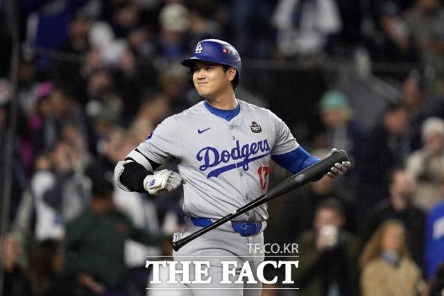 LA다저스의 '심장' 오타니 쇼헤이가 필라델피아 2025 메이저리그 포스트 시즌 필리스와 NLDS 4경기에서 1안타에 그쳐 체면을 구겼다. 남은 포스트시즌에서 '쇼퍼스타'의 면모를 되찾을지 관심을 모은다. /AP.뉴시스