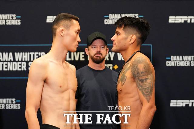 밴텀급(61.2kg) 파이터 권원일(30, 왼쪽)은 15일 미국 네바다주 라스베이거스 UFC 에이펙스에서 열리는 데이나 화이트의 컨텐더 시리즈(DWCS) 시즌 9 에피소드 10 제5 경기에서 멕시코 단체 룩스 파이트 리그(LFL) 밴텀급 챔피언 ‘페가호소’ 후안 디아스(27∙페루)와 맞붙는다. /UFC