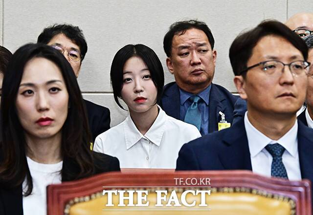 유튜버 쯔양(본명 박정원)이 14일 오후 서울 여의도 국회 과학기술정보방송통신위원회에서 열린 방송미디어통신위원회 등에 대한 국정감사에 참석하고 있다. /국회=배정한 기자