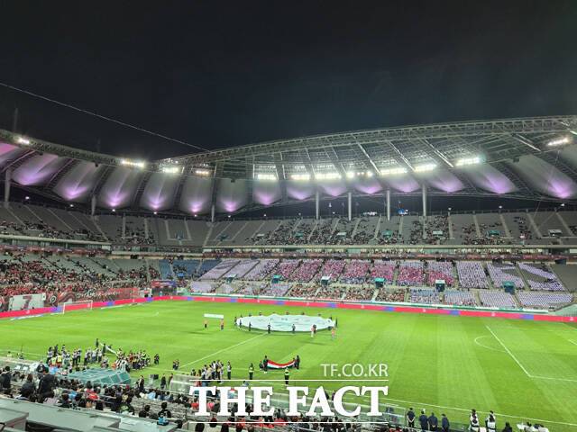 14일 한국-파라과이전을 앞둔 서울월드컵경기장의 모습. 4일 전 브라질전 때와 달리 빈 관중석이 더러 보인다. /서울월드컵경기장=오승혁 기자
