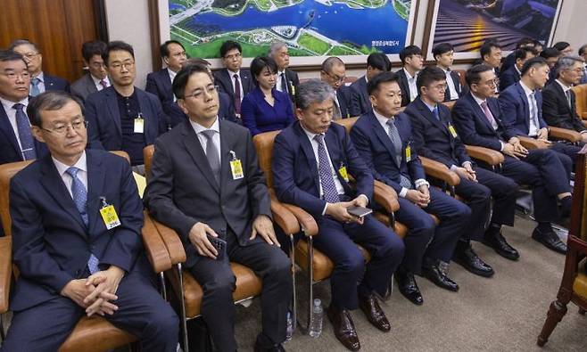 13일 국회 국토교통원회에서 열린 국토교통부에 대한 2025년도 국정감사에서 건설 사고 증가 관련 증인으로 출석한 건설업계 대표들이 자리에 앉아 있다. 연합뉴스