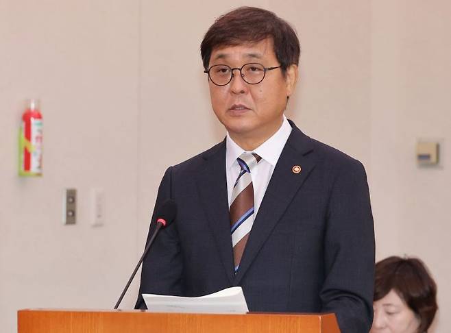 최휘영 문화체육관광부 장관이 14일 국회 문화체육관광위원회 국정감사에 참석했다. 연합뉴스