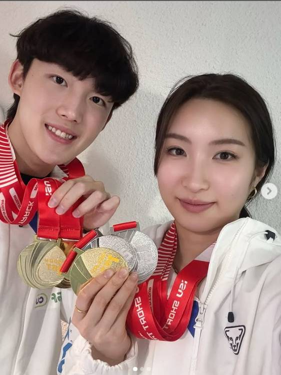 쇼트트랙 월드투어에서 나란히 메달 3개씩 딴 임종언(왼쪽)과 김길리. [사진 700 크리에이터스]