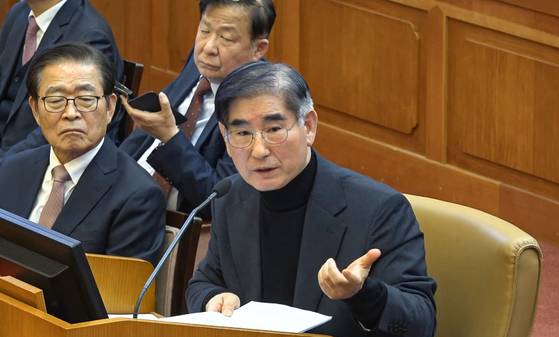 내란 특검팀이 14일 김용현 전 국방부 장관이 수감된 서울동부구치소 독거실을 압수수색했다. 사진은 김 전 장관이 지난 1월 23일 오후 서울 종로구 헌법재판소에서 열린 윤석열 대통령 탄핵심판 4차변론에 증인으로 출석해 발언하는 모습. 뉴스1