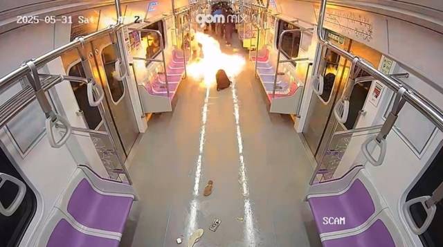 ▲ 서울남부지검 ‘지하철 5호선 방화 사건’ 전담수사팀(팀장 손상희 부장검사)은 지난 6월 25일 살인미수와 현존전차방화치상, 철도안전법 위반 혐의로 원모(67)씨를 구속기소 했다고 밝혔다. 사진은 방화 현장 CCTV. [서울남부지검 제공]