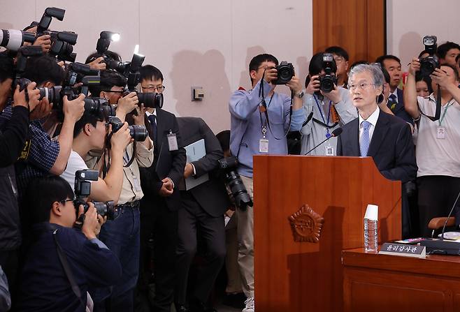 Chief Justice Jo Hee-de delivers his opening remarks during the National Assembly Legislation and Judiciary Committee’s audit of the Supreme Court and related institutions at the National Assembly in Yeouido, Seoul, on Oct. 13. [YONHAP]