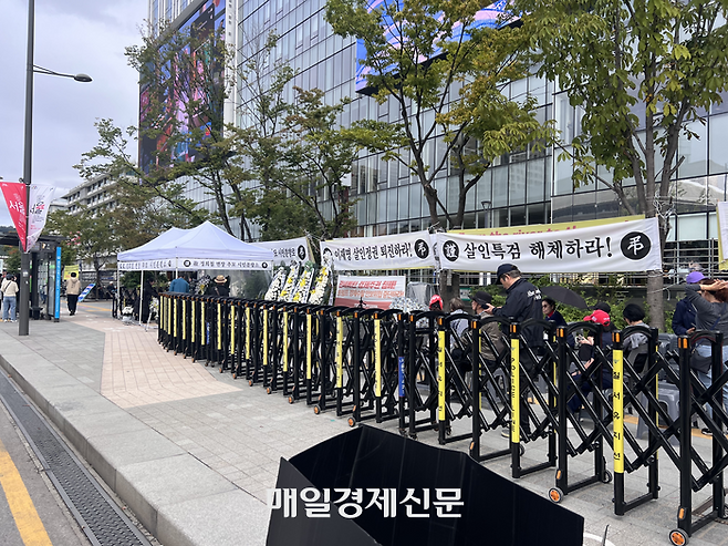 14일 서울 종로구 광화문 KT 빌딩 앞에 마련된 고 정희철 양평군 면장 추모 시민분향소 [사진 출처 = 박성렬 인턴 기자]