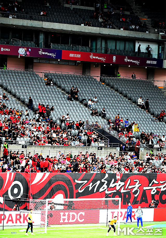 텅 빈 서울월드컵경기장. 사진(서울 상암)=천정환 기자