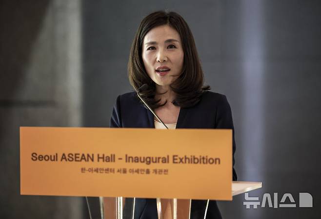 [서울=뉴시스] 정병혁 기자 = 김진아 외교부 2차관이 8일 서울 중구 프레스센터에서 열린 한-아시안센터 서울아세안홀 개관식에서 축사를 하고 있다. 2025.08.08. jhope@newsis.com
