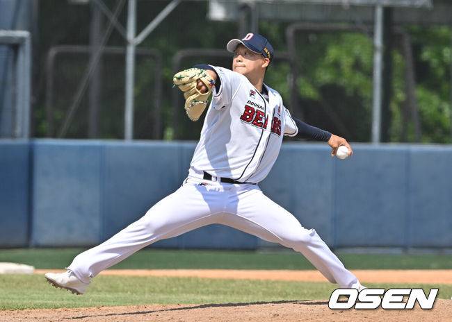 [OSEN=이천, 박준형 기자] 21일 오후 이천 두산베어스파크에서 2024 퓨처스리그 두산 베어스와 고양 히어로즈의 경기가 진행됐다.이날 두산은 정철원을, 고양은 전준표를 선발투수로 내세웠다. 6회초 두산 남호 투수가 역투하고 있다. 024.05.21/ soul1014@osen.co.kr