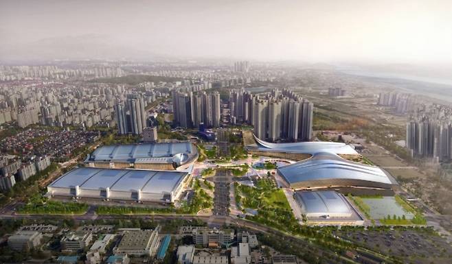 고양 킨텍스 1전시장(아래 건물)과 2전시장(위 건물)의 위용. 우측 끝 주차장이 제3전시장 부지. 고양시 제공