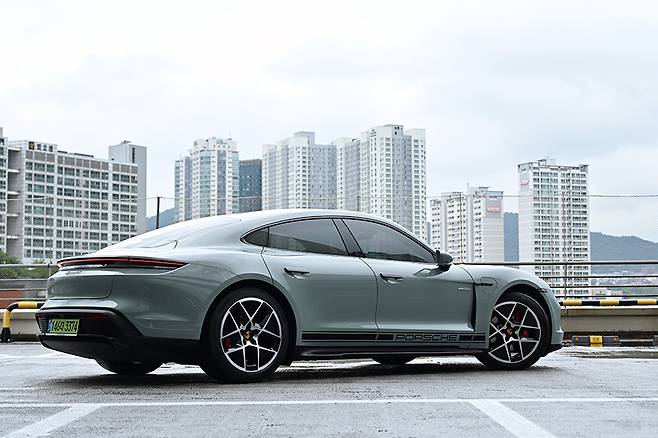 포르쉐 타이칸 4S. 사진: 김학수 기자