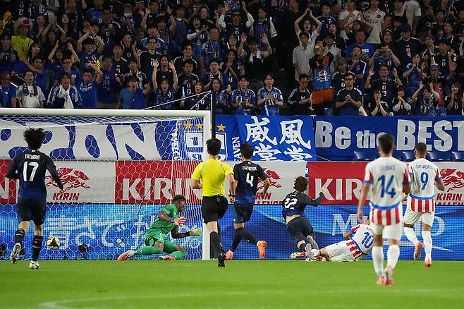 일본이 10일 파라과이와 평가전에서 선제골을 허용하고 있다. Getty Images코리아