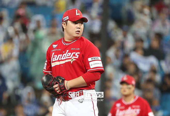 ▲ 구자욱과 17구 승부를 벌인 끝에 삼진을 잡아낸 이로운 ⓒ곽혜미 기자