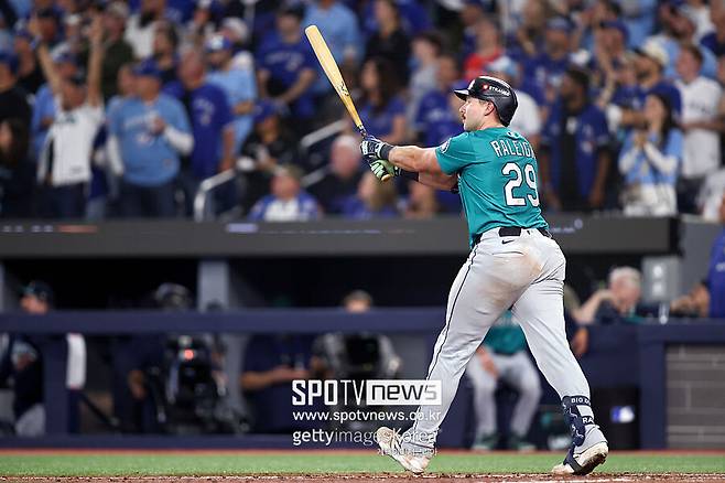 ▲ 칼 랄리를 앞세운 시애틀은 토론토와 1,2차전에서 홈런포를 집중시키며 두 판을 모두 쓸어담았다