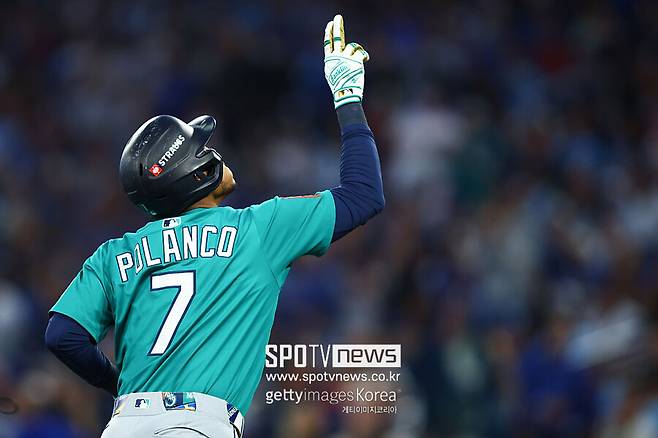 ▲ 지난해 부진을 씻고 올해 좋은 타격을 선보이며 팀의 지구 우승과 챔피언십시리즈 2연승에 앞장 선 호르헤 폴랑코