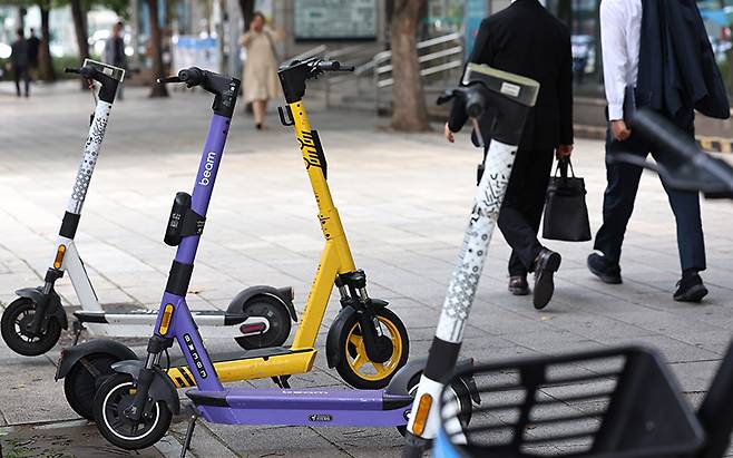 배터리 화재 사고가 늘고 있지만, 실효성 있는 안전 대책은 미흡하다.[사진｜뉴시스]