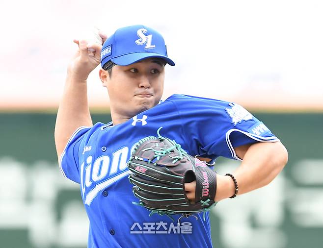 삼성 최원태가 9일 인천SSG랜더스필드에서 열린 2025 KBO 준플레이오프 1차전 SSG와 경기에 선발 등판해 역투하고 있다. 문학 | 박진업 기자 upandup@sportsseoul.com