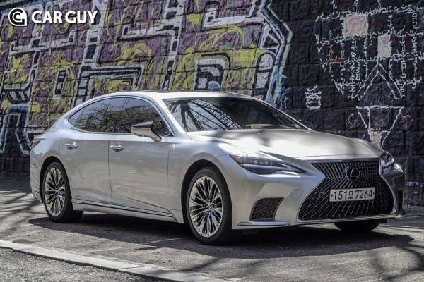 내년 초 단종되는 렉서스 LS500h