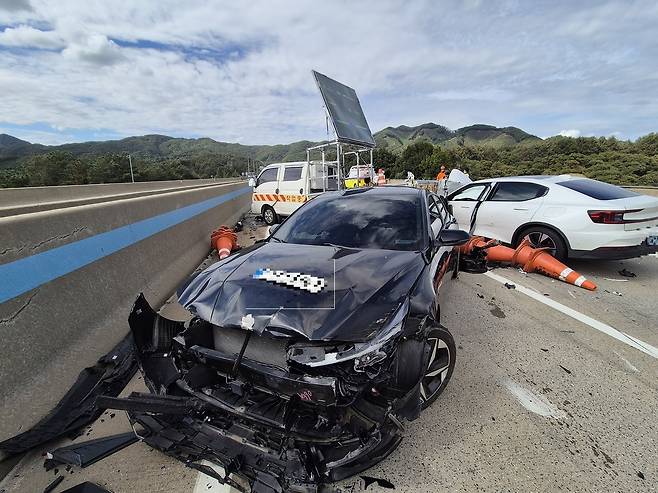 당진대전고속도로 교통사고 현장. (공주소방서 제공) 뉴스1