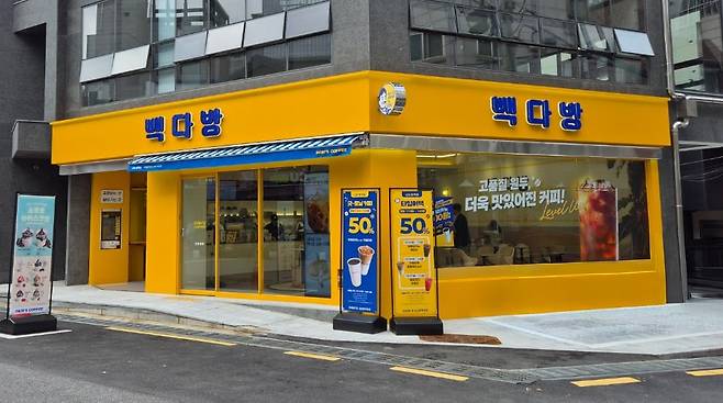 더본코리아 ‘핵심상권 창업지원’ 1호점인 빽다방 신논현역점. (사진=더본코리아)