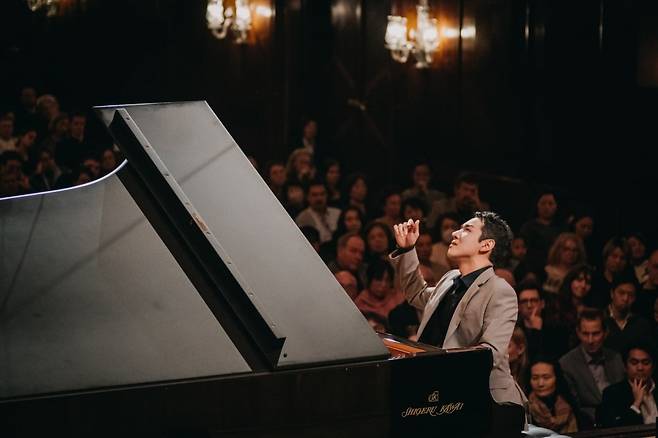 이효 피아니스트가 제19회 쇼팽 국제 피아노 콩쿠르의 본선 3라운드 무대에서 연주하는 모습. 제공=쇼팽 콩쿠르 위원회