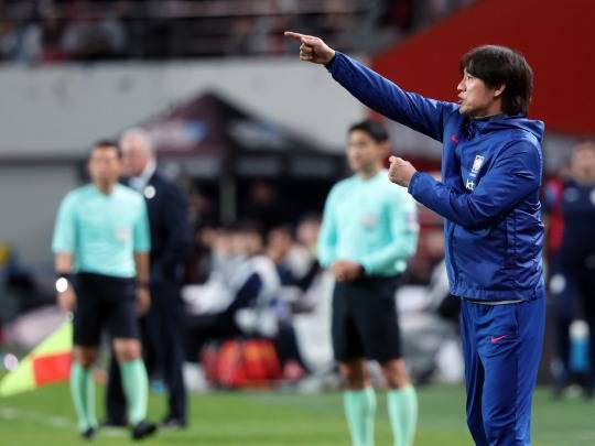 지시 내리는 홍명보 감독. 사진[연합뉴스]