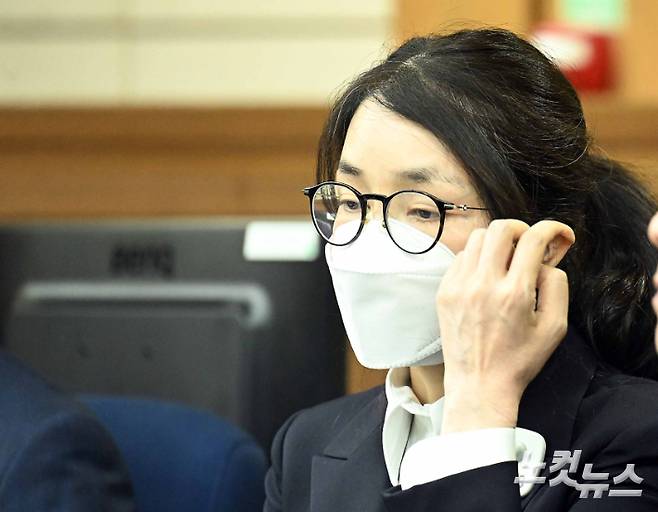 도이치모터스 주가조작과 명태균 공천개입, 통일교 청탁·뇌물 수수 의혹 혐의 등으로 구속기소 된 윤석열 전 대통령의 부인 김건희씨. 사진공동취재단