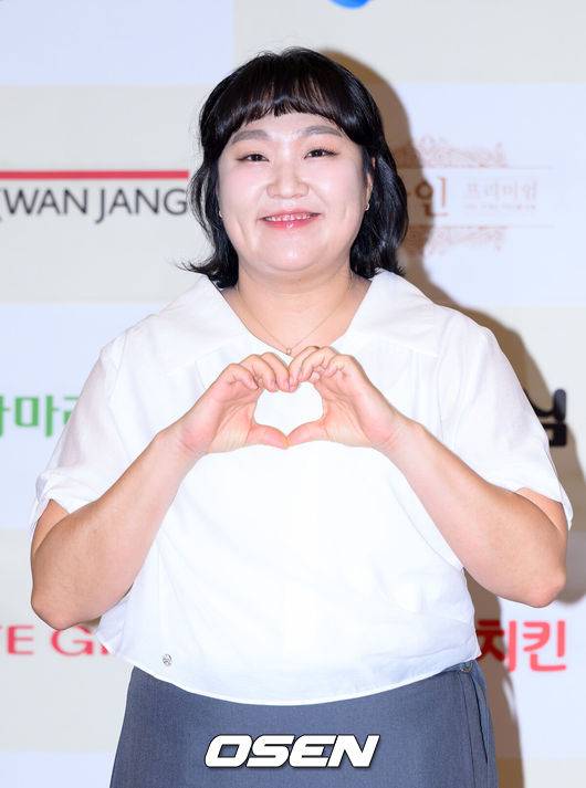 [OSEN=이대선 기자] 22일 오후 서울 중소기업중앙회 KBIZ홀에서 제 17회 2025 방송광고페스티벌이 열렸다.MTN 방송광고 페스티벌은 광고인과 시청자들을 위한 축제의 장을 마련하고 혁신적 광고 메시지를 발굴해 광고 문화 발전에 기여한다는 취지로 2009년부터 개최되고 있다.개그우먼 이수지가 포토타임을 가지고 있다. 2025.07.22 /sunday@osen.co.kr