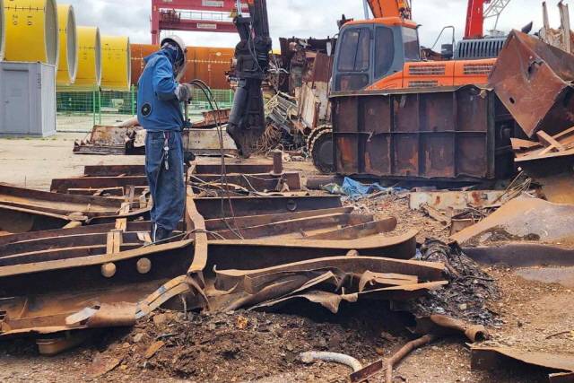 ▲국회 농림축산식품해양수산위원회 소속 국민의힘 강명구 의원실이 15일 해양수산부로부터 제출받아 공개한 세월호 선체절단물 폐기 사진자료. ⓒ해양수산부