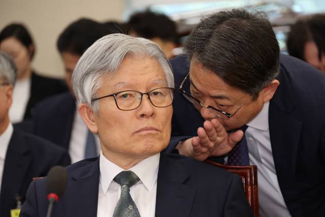 ▲최동석 인사혁신처장이 15일 서울 여의도 국회에서 열린 행정안전위원회의 중앙선거관리위원회, 인사혁신처 등에 대한 국정감사에 참석해 있다. ⓒ연합뉴스