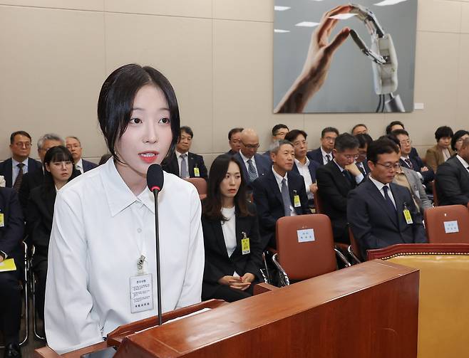 14일 서울 여의도 국회 과학기술정보방송통신위원회에서 열린 2025년도 국정감사에서 유튜버 쯔양(본명 박정원)이 의원 질의에 답하고 있다. 연합뉴스