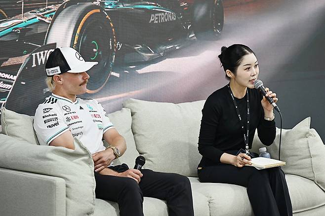 진지한 태도로 미디어 컨퍼런스에 임하는 발테리 보타스. 사진: 김학수 기자