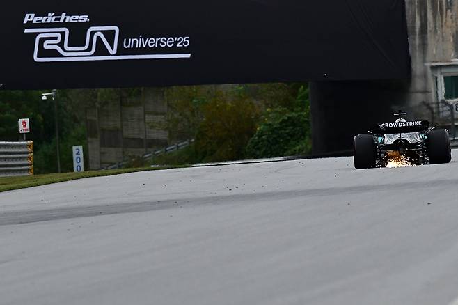 AMG 스피드웨이를 달리는 W13 E-퍼포먼스는 강렬한 모습이다. 사진: 김학수 기자