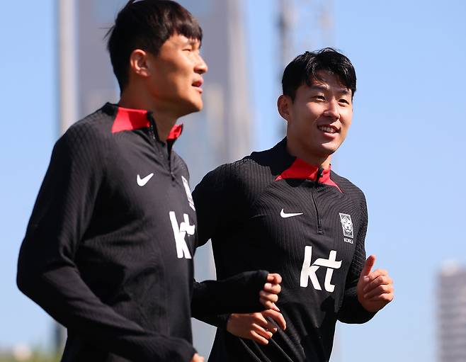 카타르 도하 알에글라 훈련장에서 손흥민과 김민재가 회복훈련을 하고 있다. 2024.1.21 연합뉴스