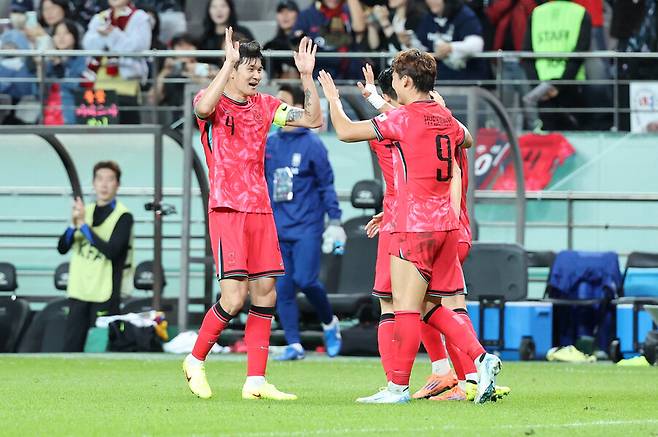 ▲ 14일 서울 마포구 서울월드컵경기장에서 열린 한국과 파라과이 축구 대표팀의 친선경기. 엄지성의 선제골과 오현규의 추가골로 한국이 2-0으로 이기면서 승리 분위기로 돌아섰다. ⓒ 연합뉴스