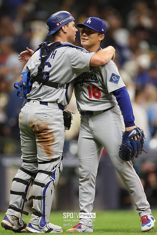 ▲ LA 다저스 윌 스미스(왼쪽)와 야마모토 요시노부.