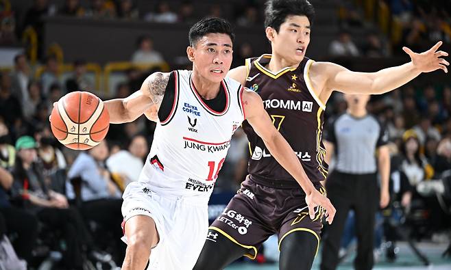 정관장 렌즈 아반도의 돌파 [KBL 제공. 재판매 및 DB 금지]