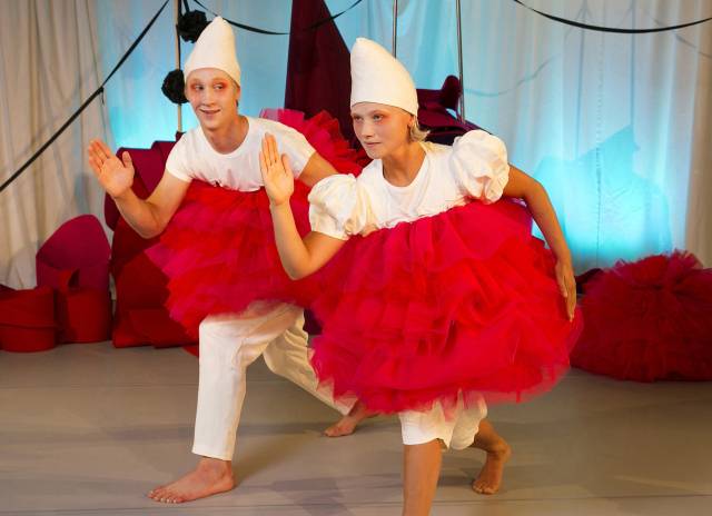 스웨덴 클레어 파슨스 컴퍼니의 작품 ‘마멀레이드’ 공연 모습. 부산국제춤마켓 제공