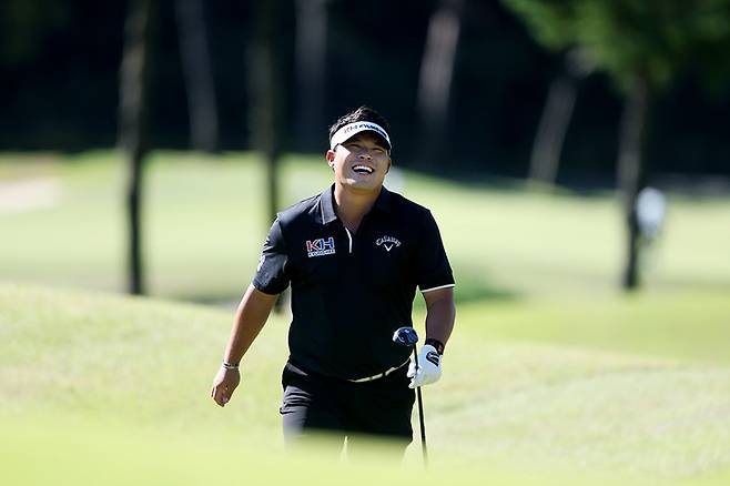 이승택이 16일 열린 KPGA 투어 더채리티클래식 1라운드에서 환한 미소를 짓고 있다.