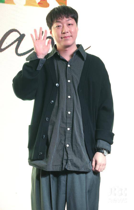 밴드 소란이 16일 오후 서울 엠피엠지 사옥에서 열린 EP 'DREAM' 쇼케이스 무대에 올라 포토타임을 갖고 있다. 박세완 엔터뉴스팀 기자 park.sewan@jtbc.co.kr