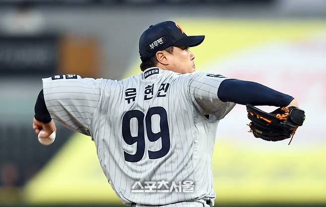 한화 류현진이 인천SSG랜더스필드에서 열린 2025 KBO리그 SSG와 경기에 선발 등판해 힘차게 공을 던지고 있다. 문학 | 박진업 기자 upandup@sportsseoul.com